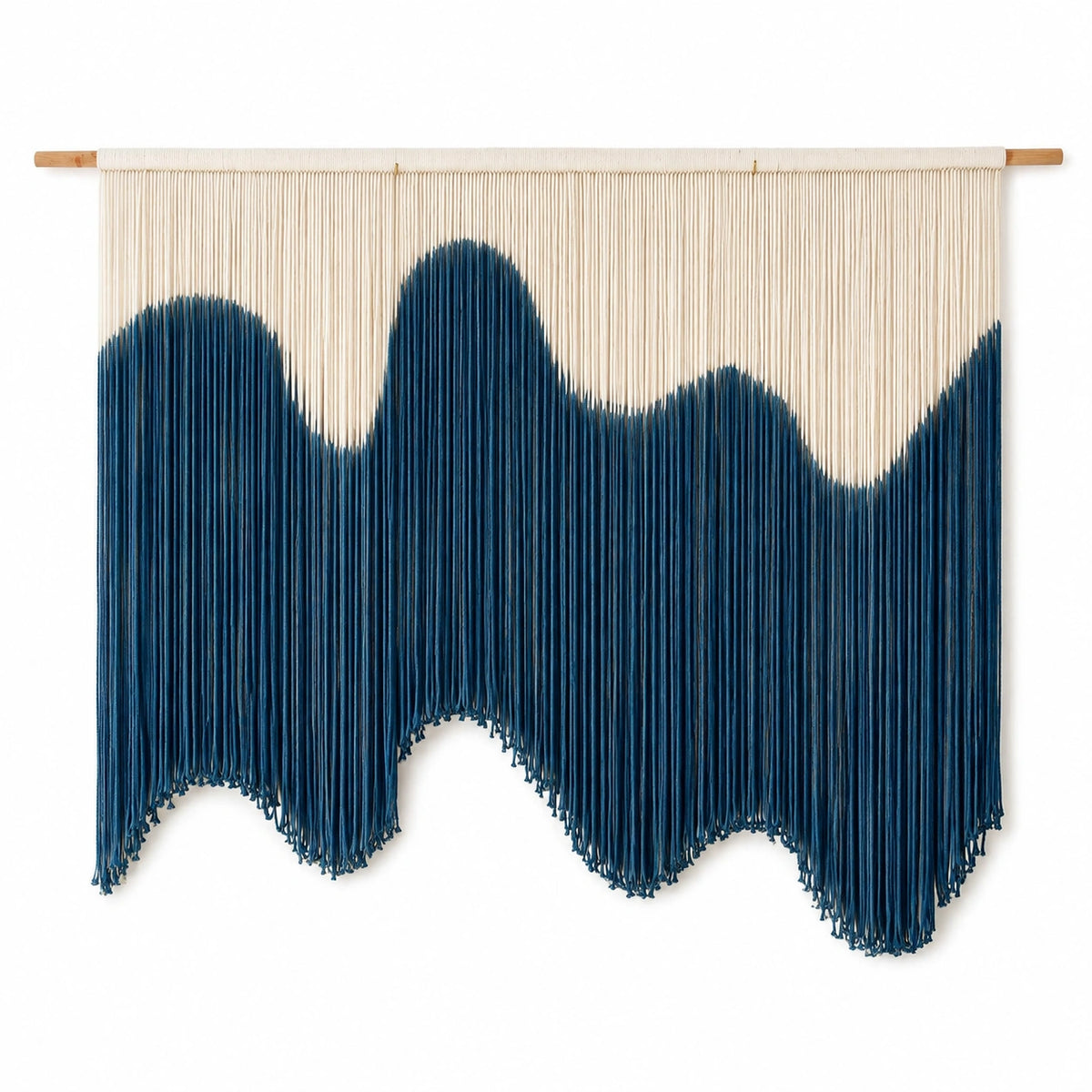 Wandteppich 110 x 100 cm aus Baumwolle in Creme Marineblau mit Holzstab im Boho-Stil
